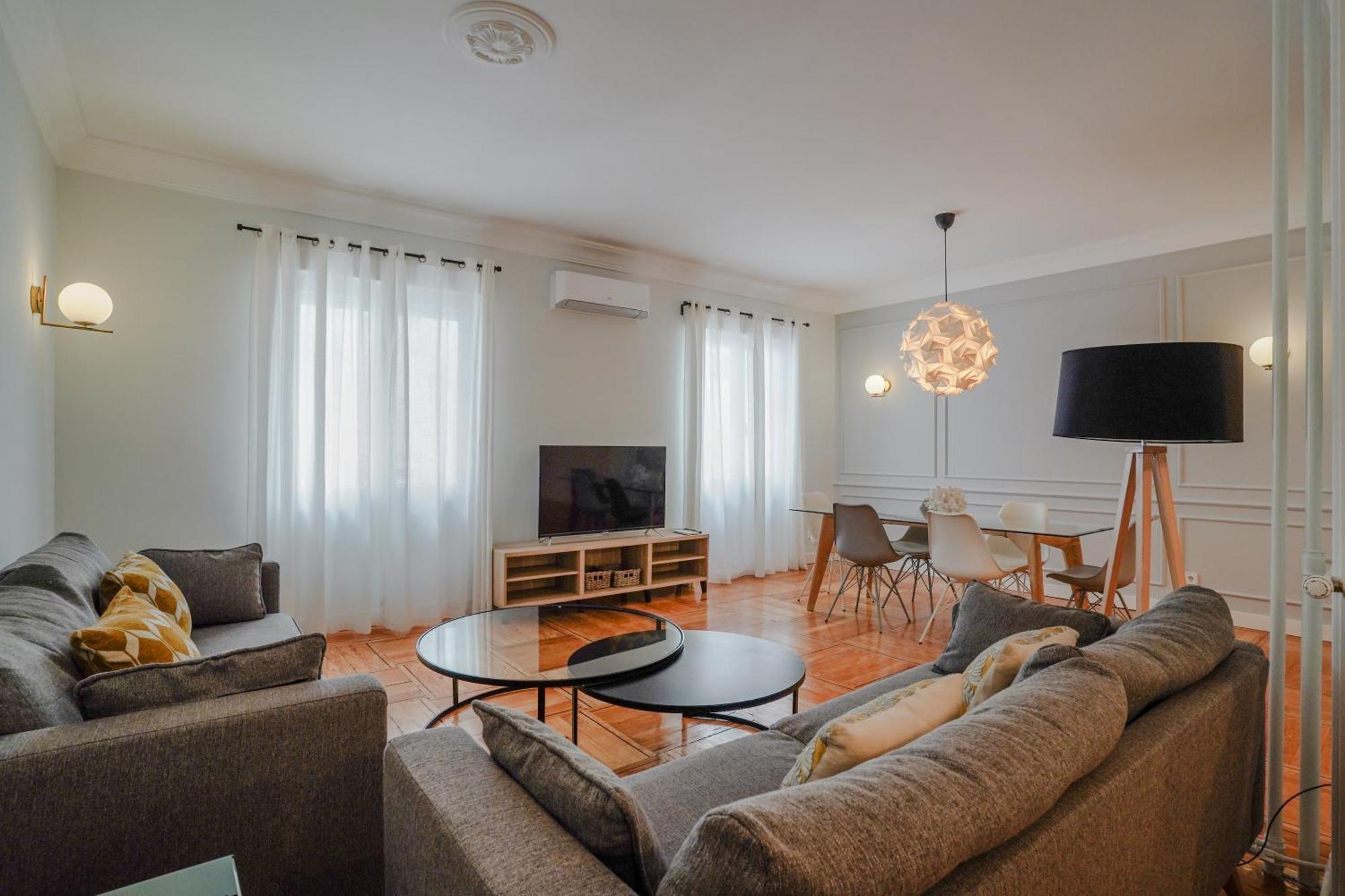 Modern Spacious-3 Bedrooms 2 Bathrooms-retiro Apartment Madrid